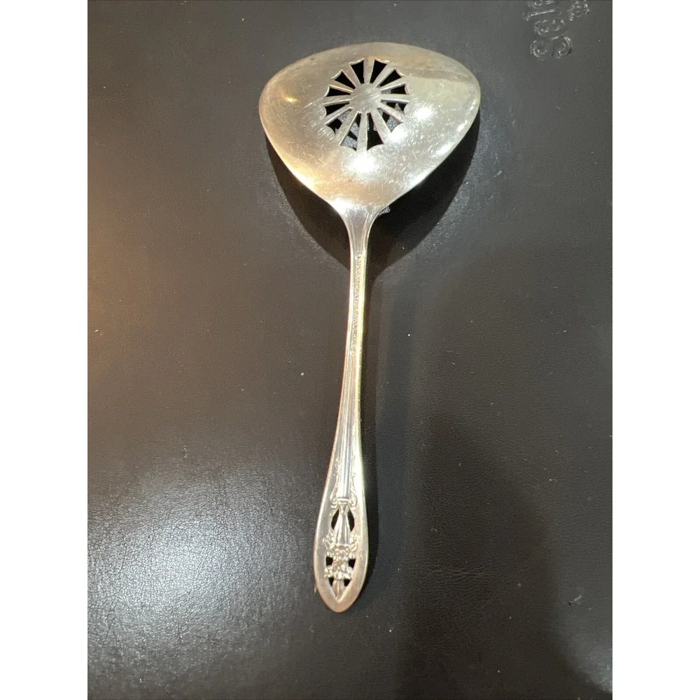VINTAGE 1937 HOLLYWOOD LUXOR PLATE WALLACE BON BON SILVERPLATE SERVING SPOON